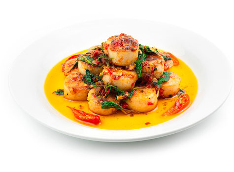 Scallops in Asian sauce with peppers, garlic, and spinach.